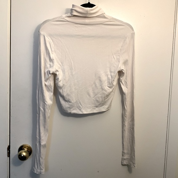 LEVI’S CROP TURTLENECK - Picture 3 of 4